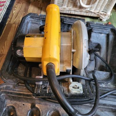 LOT 137: DeWalt DW362 Corded Circular Saw with Storage Case