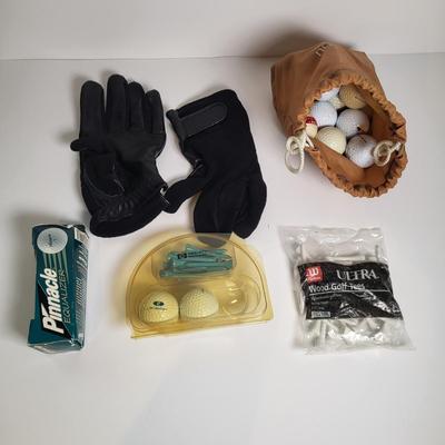 LOT 140: Set of Dunlop Golf Clubs in Golf Bag with Multiple Golf Balls, Tees and More