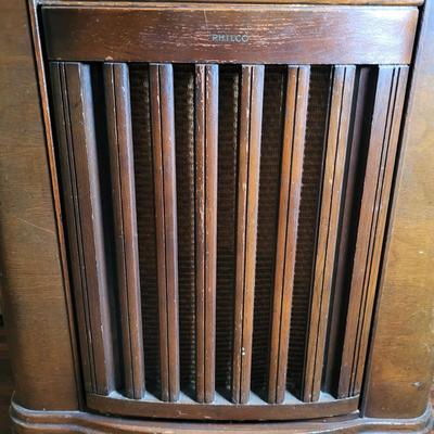 LOT 142: Antique Wooden Floor Standing Philco Console Radio-Phonograph
