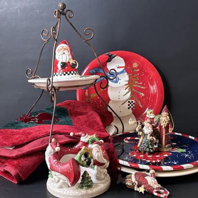 LOT 159: Country Christmas Decor & More