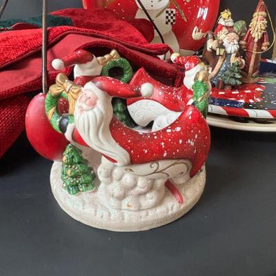 LOT 159: Country Christmas Decor & More