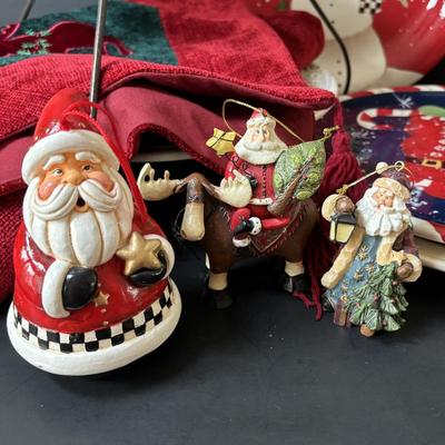 LOT 159: Country Christmas Decor & More