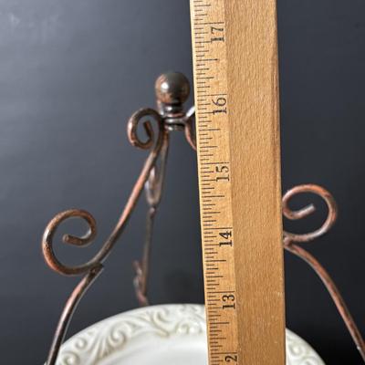 LOT 159: Country Christmas Decor & More