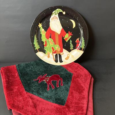 LOT 159: Country Christmas Decor & More