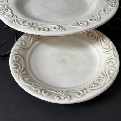 LOT 159: Country Christmas Decor & More