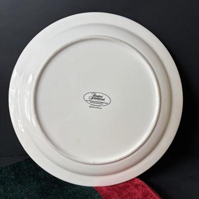 LOT 159: Country Christmas Decor & More