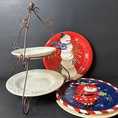 LOT 159: Country Christmas Decor & More