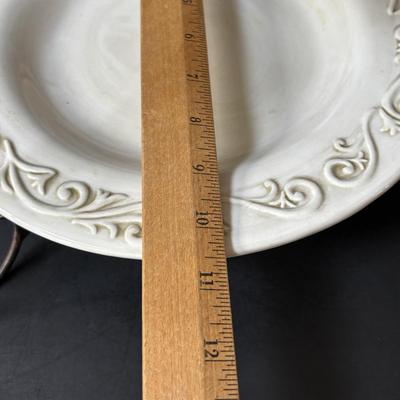 LOT 159: Country Christmas Decor & More