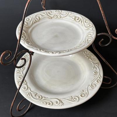 LOT 159: Country Christmas Decor & More