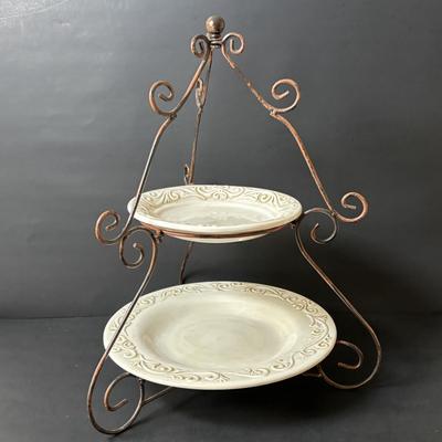 LOT 159: Country Christmas Decor & More