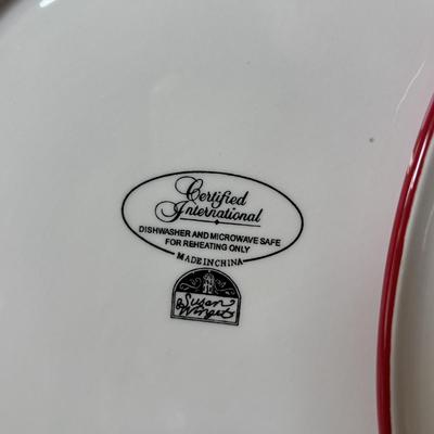 LOT 159: Country Christmas Decor & More