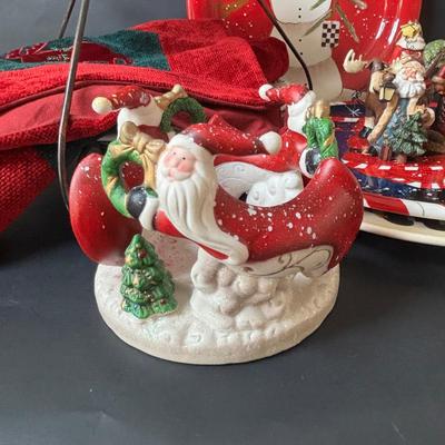LOT 159: Country Christmas Decor & More