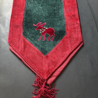 LOT 159: Country Christmas Decor & More