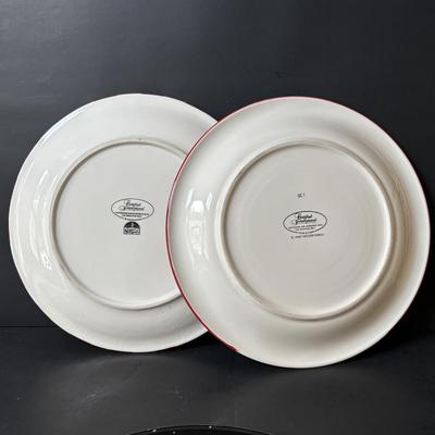 LOT 159: Country Christmas Decor & More