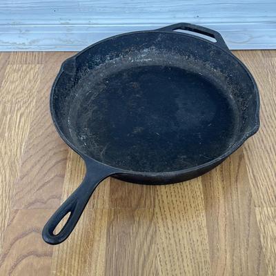 LOT 161: Cast Iron Collection: Wagner & Lodge