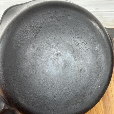 LOT 161: Cast Iron Collection: Wagner & Lodge