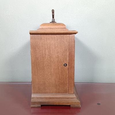LOT 164: Seth Thomas Key Wound Mantel Clock