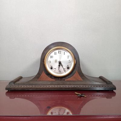 LOT 165: Seth Thomas Key Wound Mantle Clock