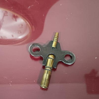 LOT 165: Seth Thomas Key Wound Mantle Clock