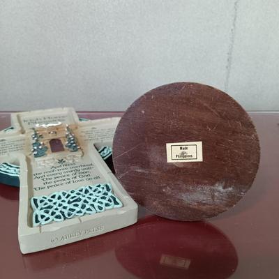 LOT 171: Wood Desk Organizer with Framed Art, Picture Frames & More