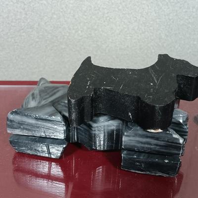 LOT 172: Collection of Scottish Terrier Decor