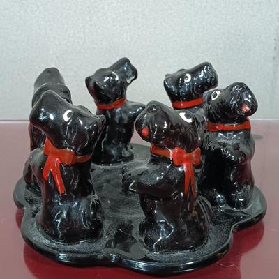 LOT 172: Collection of Scottish Terrier Decor