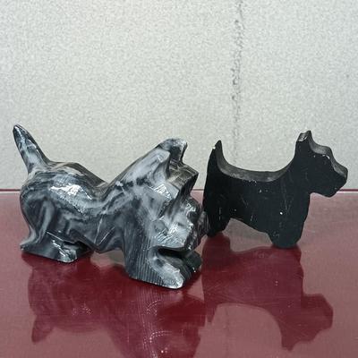 LOT 172: Collection of Scottish Terrier Decor