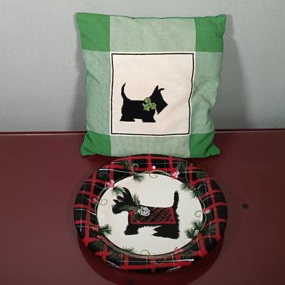 LOT 172: Collection of Scottish Terrier Decor