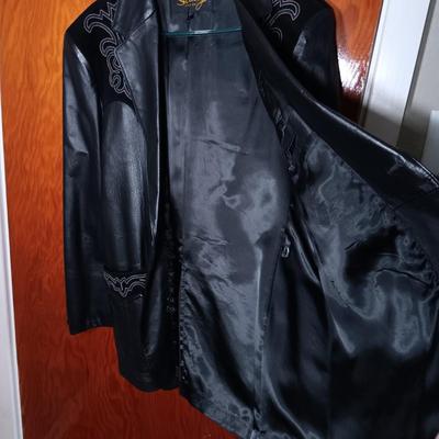LOT 174: Scully Leather Jacket Size Large