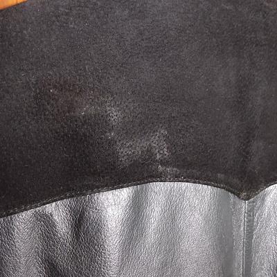 LOT 174: Scully Leather Jacket Size Large
