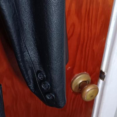 LOT 174: Scully Leather Jacket Size Large