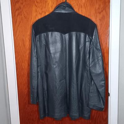 LOT 174: Scully Leather Jacket Size Large