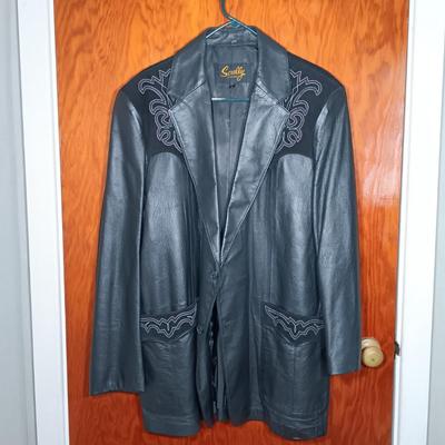 LOT 174: Scully Leather Jacket Size Large