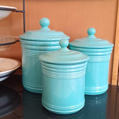 LOT 181: Pie Stand, Cook's Club Jars, Pyrex Pie Dish & More
