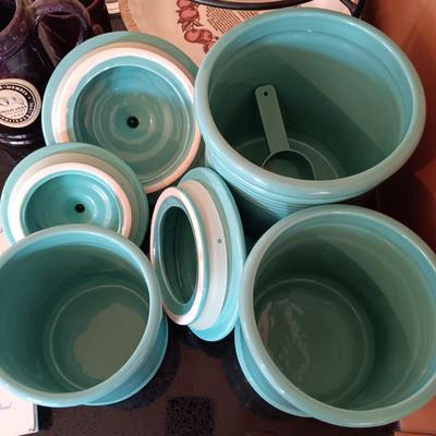 LOT 181: Pie Stand, Cook's Club Jars, Pyrex Pie Dish & More