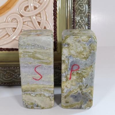 LOT 183: Grasslands Road Cake Stand, Glass Napkin Rings, Marble Salt and Pepper Shakers & More