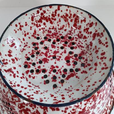 LOT 187: Purple Pyrex Mixing Bowls, Holland Mold Cabbage, Enamelware Strainer & More