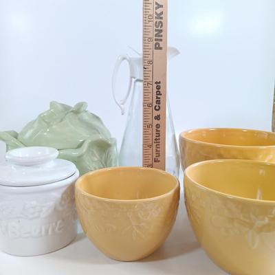 LOT 187: Purple Pyrex Mixing Bowls, Holland Mold Cabbage, Enamelware Strainer & More