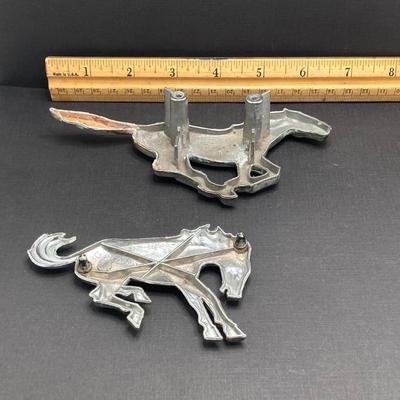 LOT 197: Vintage Ford Mustang Badges, Hot Wheels Diecast Car, Las Vegas Mug, Old Timer Pocket Knife, Showboat Ashtray and More