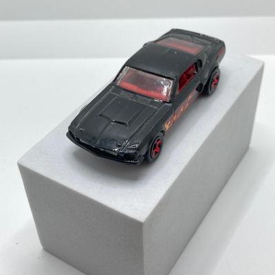 LOT 197: Vintage Ford Mustang Badges, Hot Wheels Diecast Car, Las Vegas Mug, Old Timer Pocket Knife, Showboat Ashtray and More