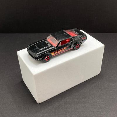 LOT 197: Vintage Ford Mustang Badges, Hot Wheels Diecast Car, Las Vegas Mug, Old Timer Pocket Knife, Showboat Ashtray and More