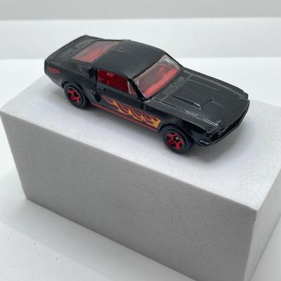 LOT 197: Vintage Ford Mustang Badges, Hot Wheels Diecast Car, Las Vegas Mug, Old Timer Pocket Knife, Showboat Ashtray and More