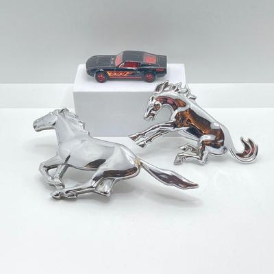LOT 197: Vintage Ford Mustang Badges, Hot Wheels Diecast Car, Las Vegas Mug, Old Timer Pocket Knife, Showboat Ashtray and More