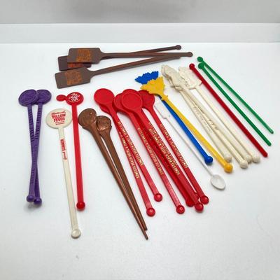 LOT 199: Collection of Vintage Beverage Pitchers, Mug, Plastic Stirrers and More
