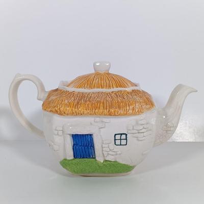 LOT 218: Irish Collectibles