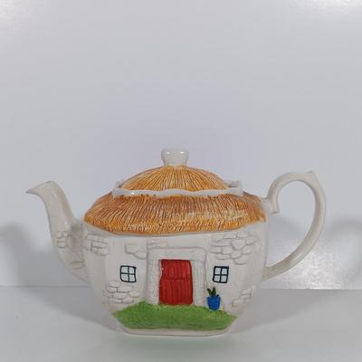 LOT 218: Irish Collectibles