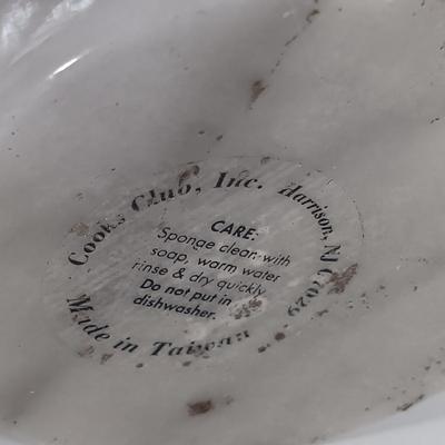 LOT 219: Collection of Marble Kitchenware