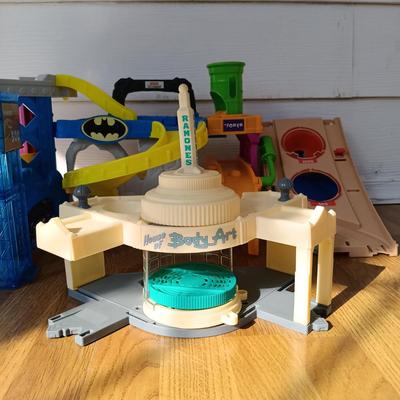 LOT 224: Collection of Vintage / Contemporary Toys