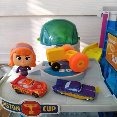 LOT 224: Collection of Vintage / Contemporary Toys