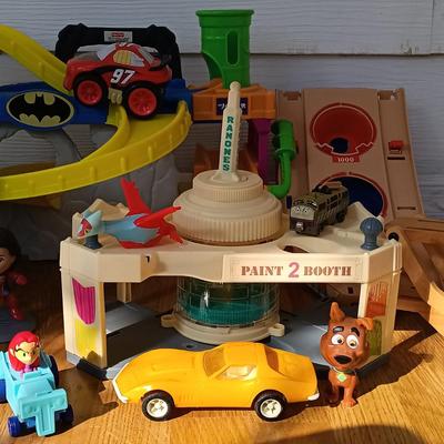 LOT 224: Collection of Vintage / Contemporary Toys